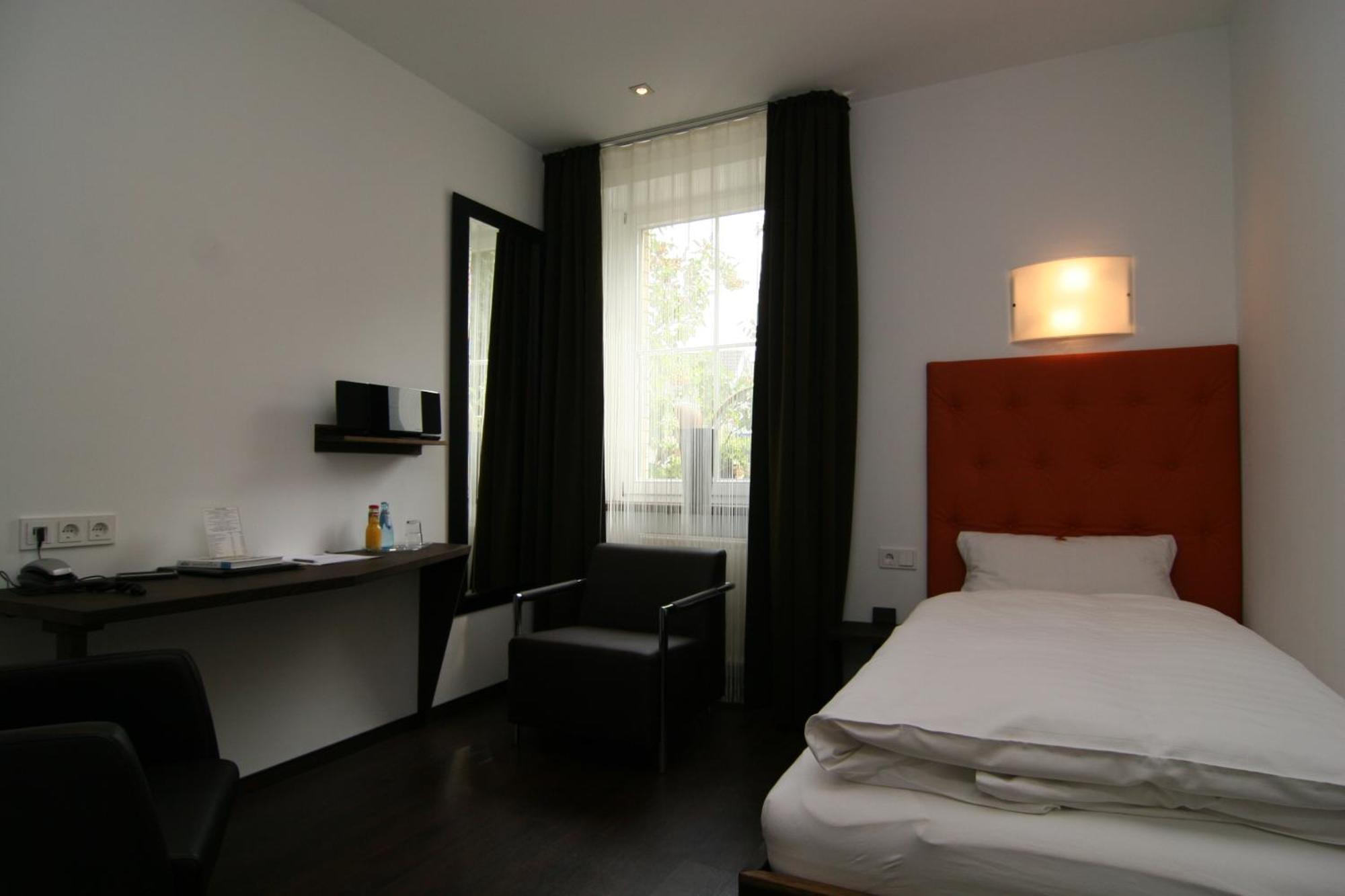 Hotel Zur Wartburg Rheda-Wiedenbrück Екстериор снимка