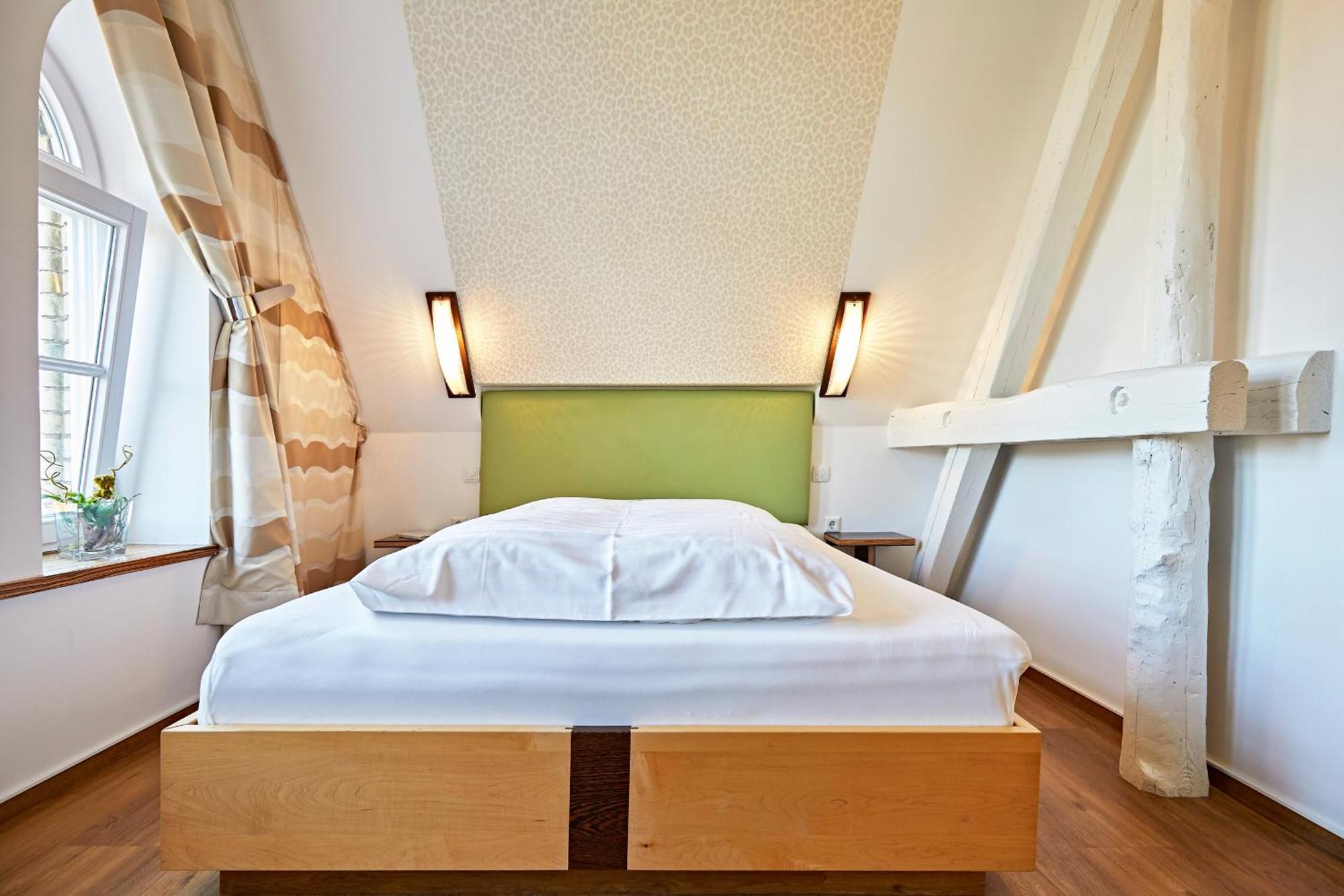 Hotel Zur Wartburg Rheda-Wiedenbrück Екстериор снимка