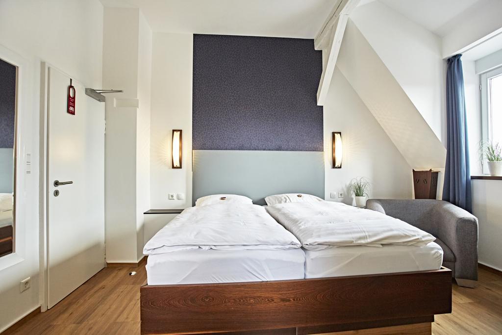 Hotel Zur Wartburg Rheda-Wiedenbrück Екстериор снимка