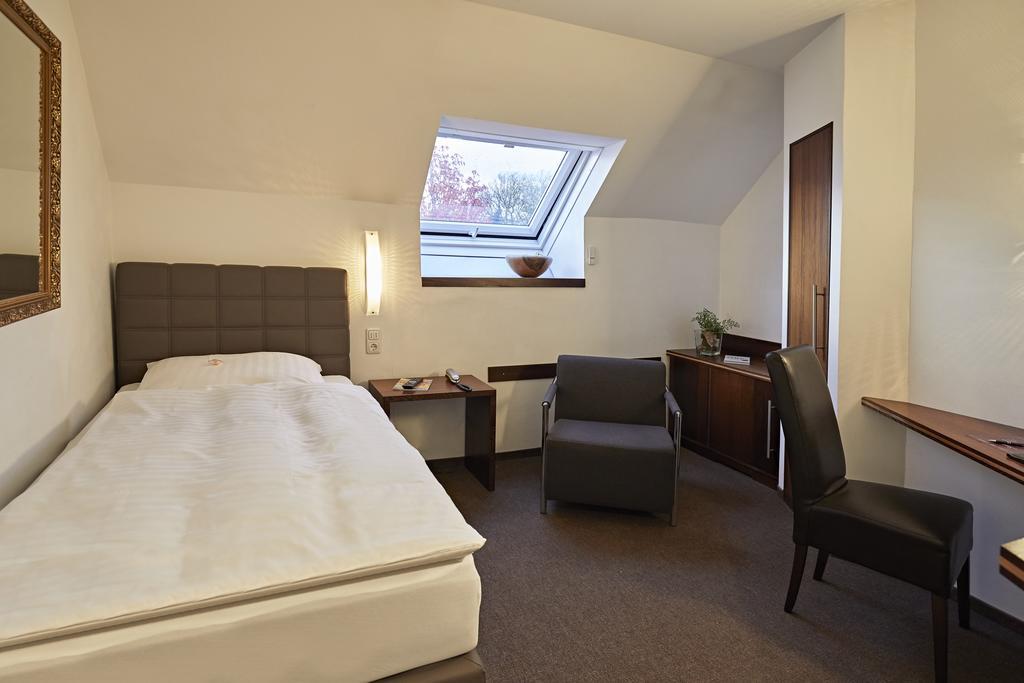 Hotel Zur Wartburg Rheda-Wiedenbrück Екстериор снимка